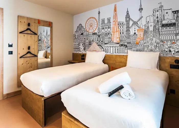 Easyhotel La Sagrera فندق *