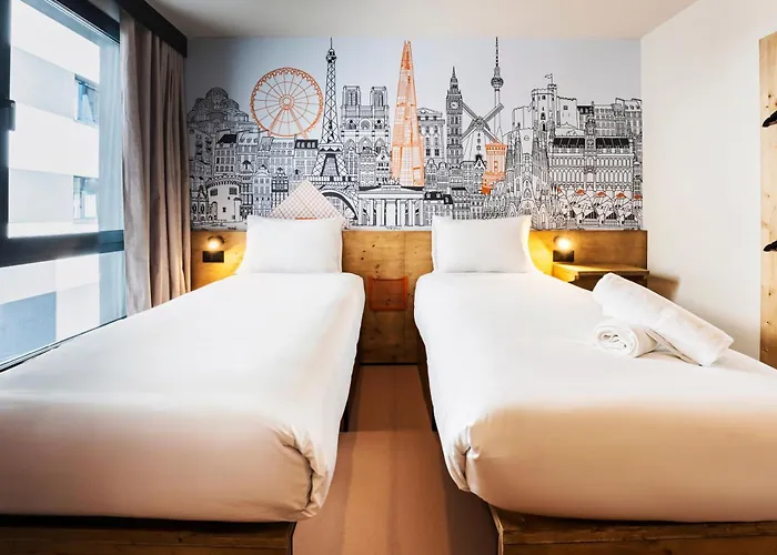 Easyhotel La Sagrera فندق *