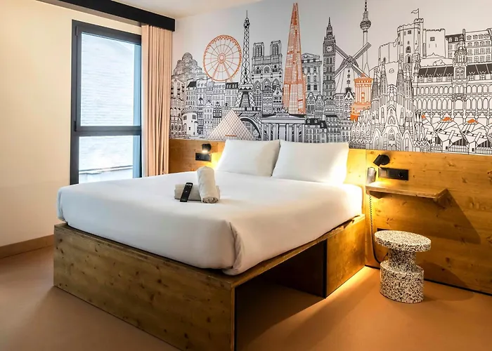 Easyhotel La Sagrera فندق *