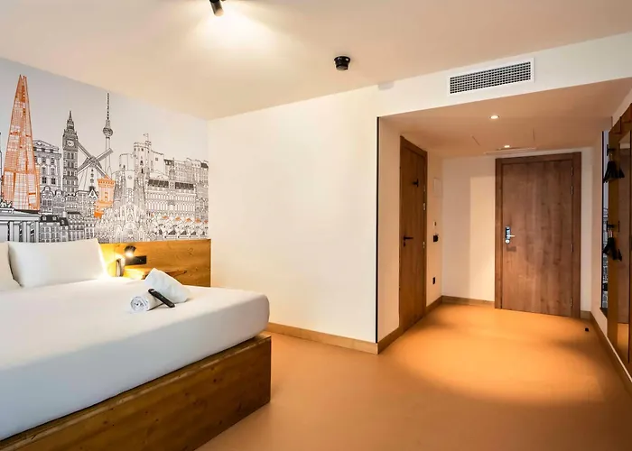 فندق Easyhotel La Sagrera برشلونة