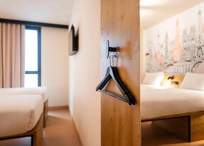 Easyhotel La Sagrera فندق برشلونة