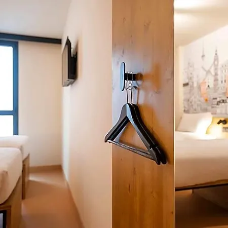 Easyhotel La Sagrera ホテル