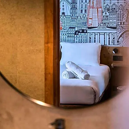Easyhotel La Sagrera ホテル *