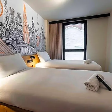 ホテル Easyhotel La Sagrera バルセロナ
