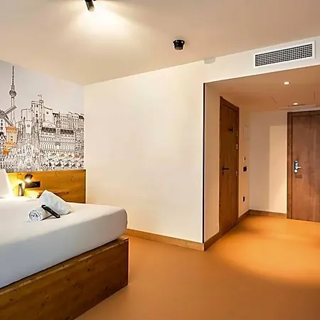 Easyhotel La Sagrera