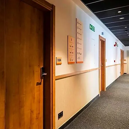 ホテル Easyhotel La Sagrera バルセロナ