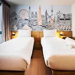 Easyhotel La Sagrera فندق *