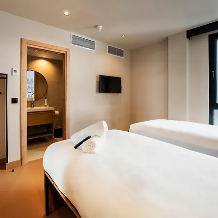 Easyhotel La Sagrera Hotel 2*