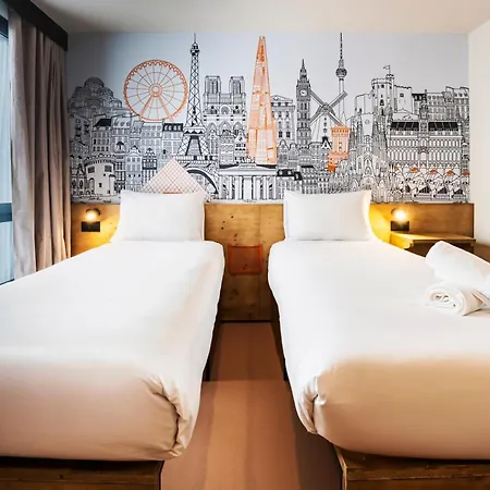 Easyhotel La Sagrera ホテル *