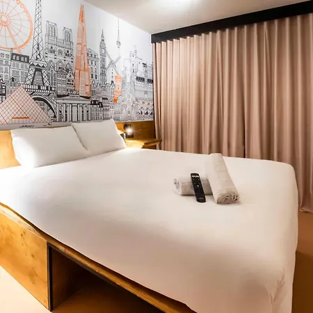 Easyhotel La Sagrera Hotel *
