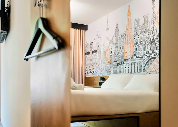 Easyhotel La Sagrera Hotel *