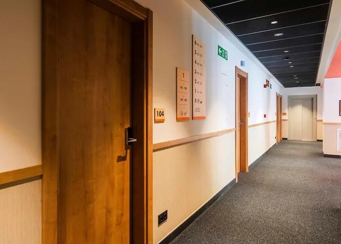 Отель Easyhotel La Sagrera *