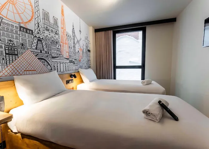 Easyhotel La Sagrera Отель *