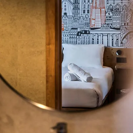 Easyhotel La Sagrera