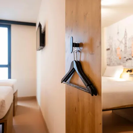 Easyhotel La Sagrera Hotel Barcelona